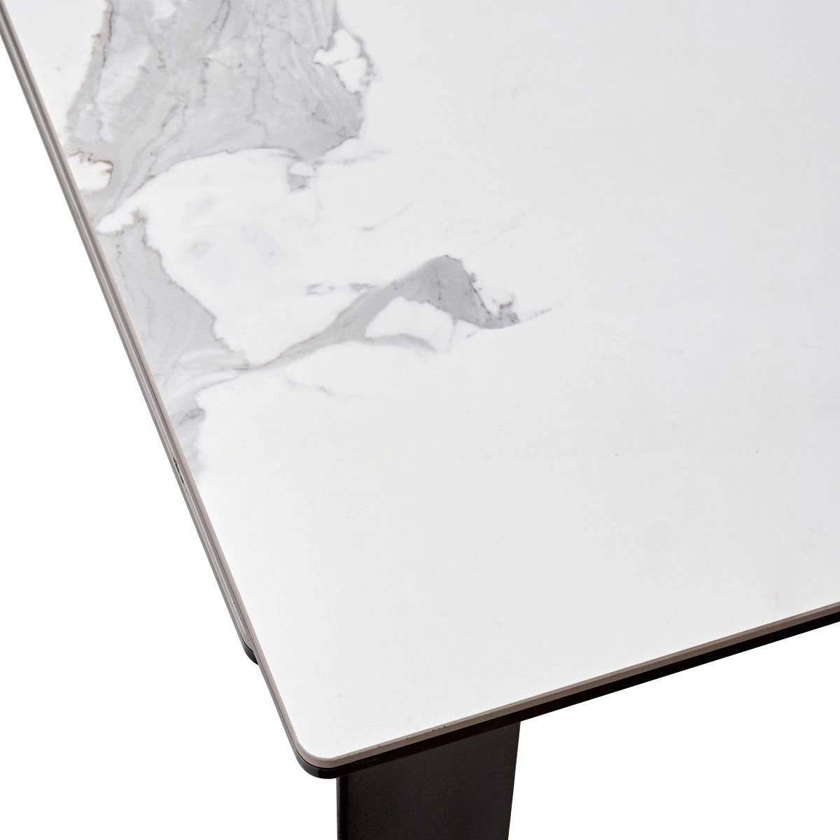 Стол раскладной Dogma (140+60) керамика матовая, белая / опоры черные изображение Стол раскладной Dogma (140+60) керамика матовая, белая / опоры черные фото