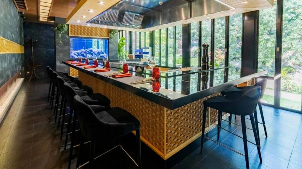 Полубарный стул Douglas Полубарный стул Douglas. бархат черный