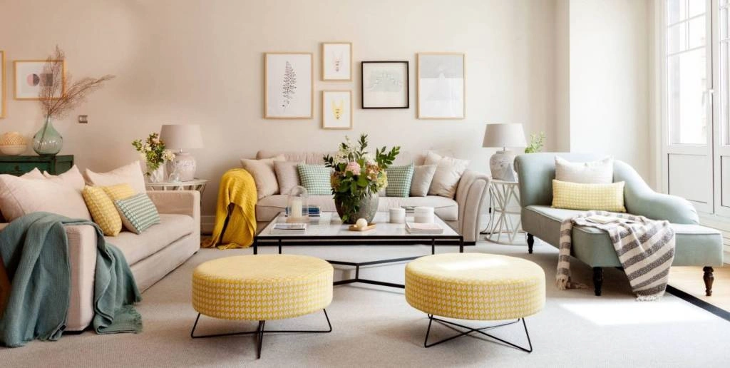 Бежевый диван в интерьере