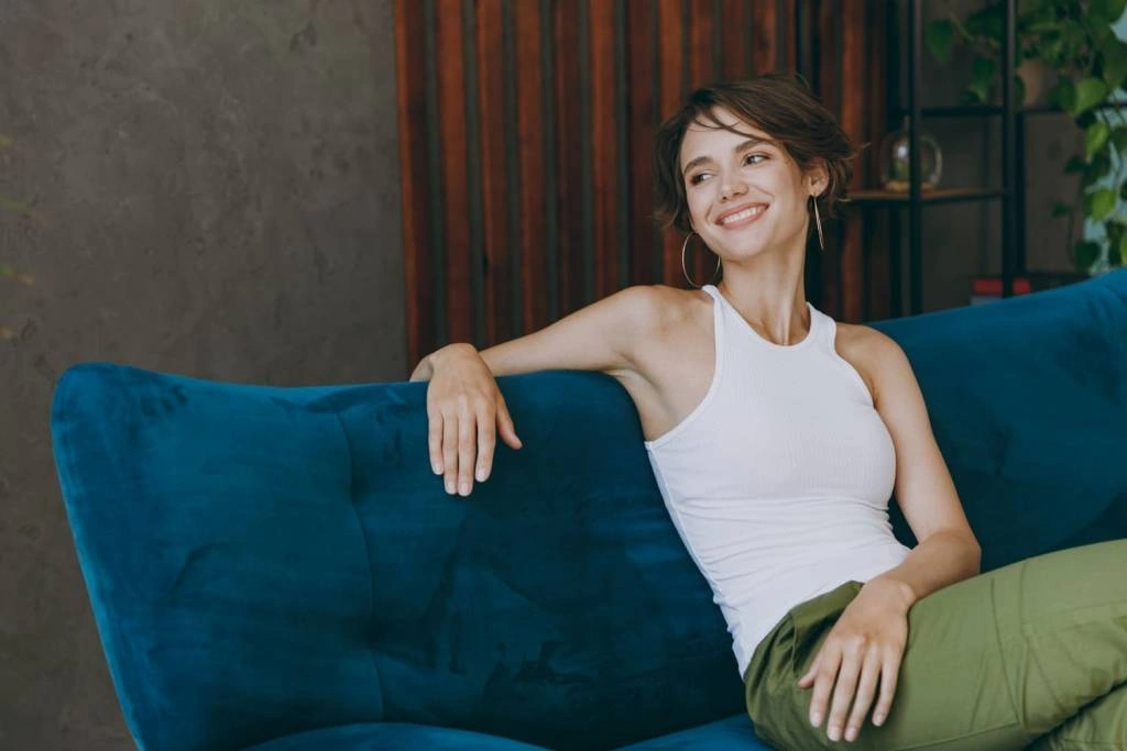 Синий диван Синий диван из велюра