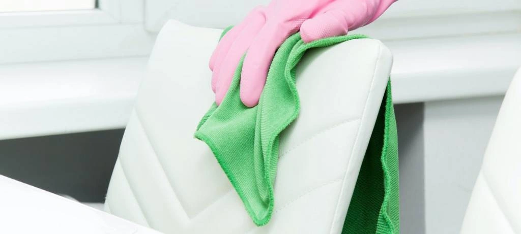 Уход за стулом из кожи