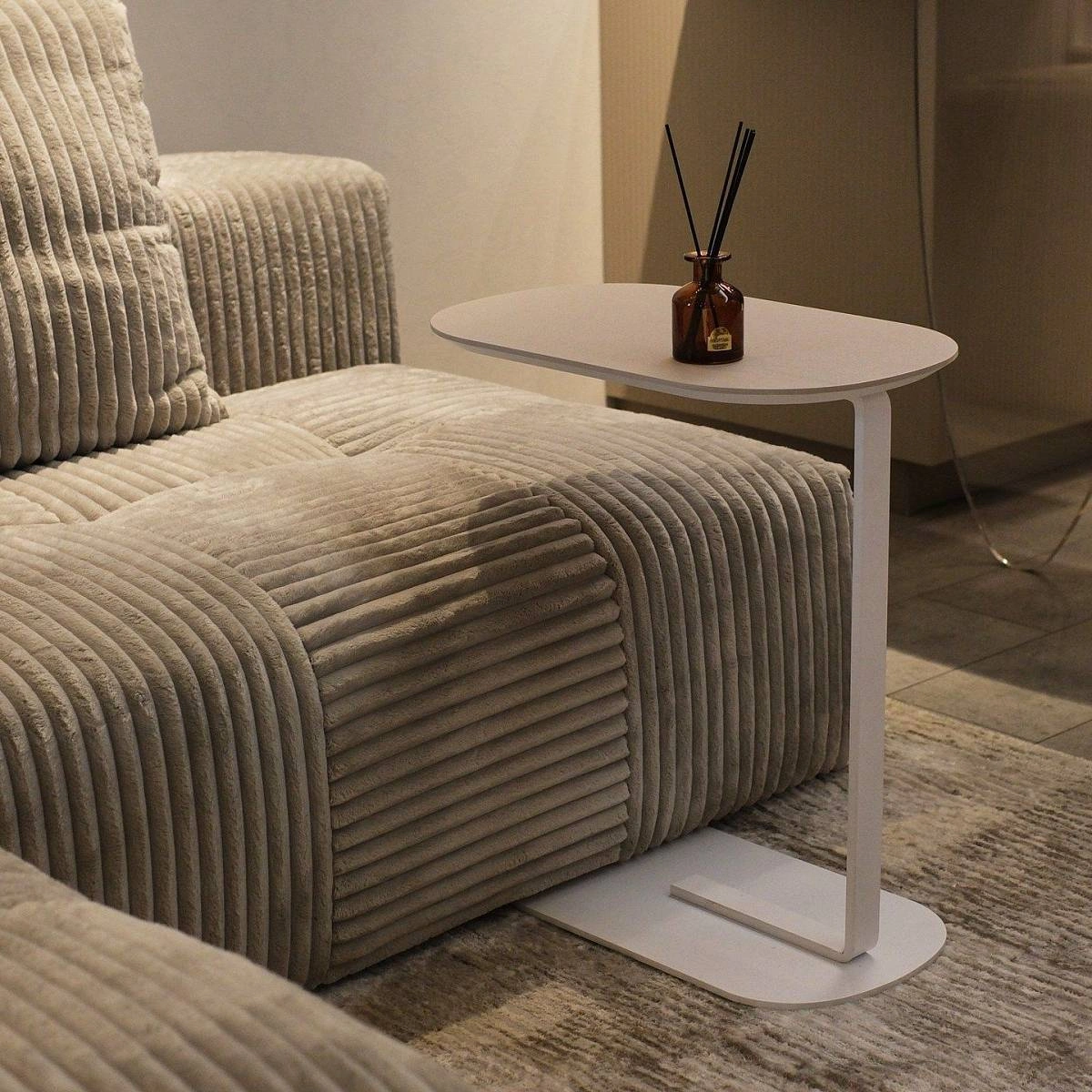 Журнальный столик приставной Side пластик кашемир / опора белая фото