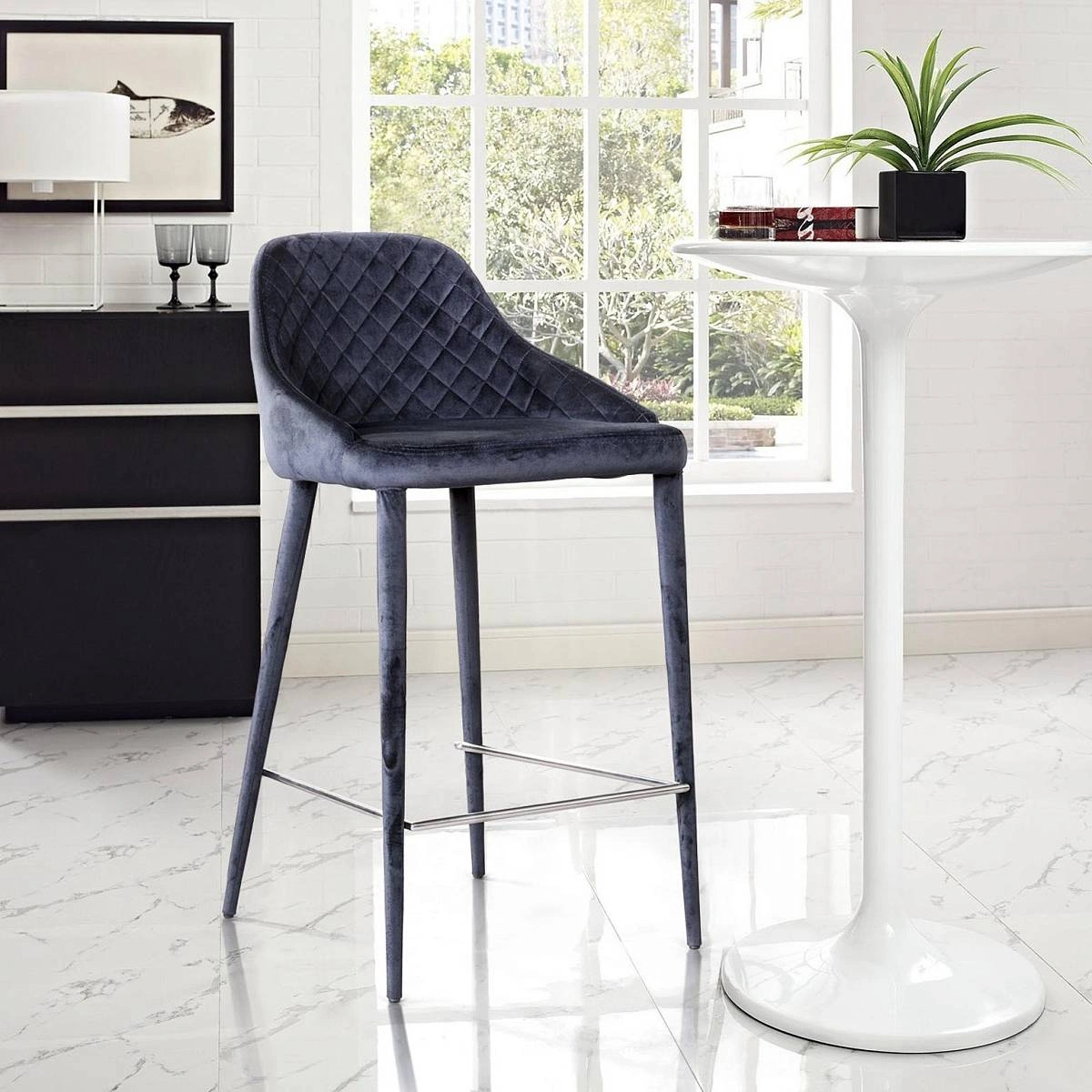 Стул полубарный Douglas, бархат чёрный изображение Стул полубарный Douglas, бархат чёрный фото