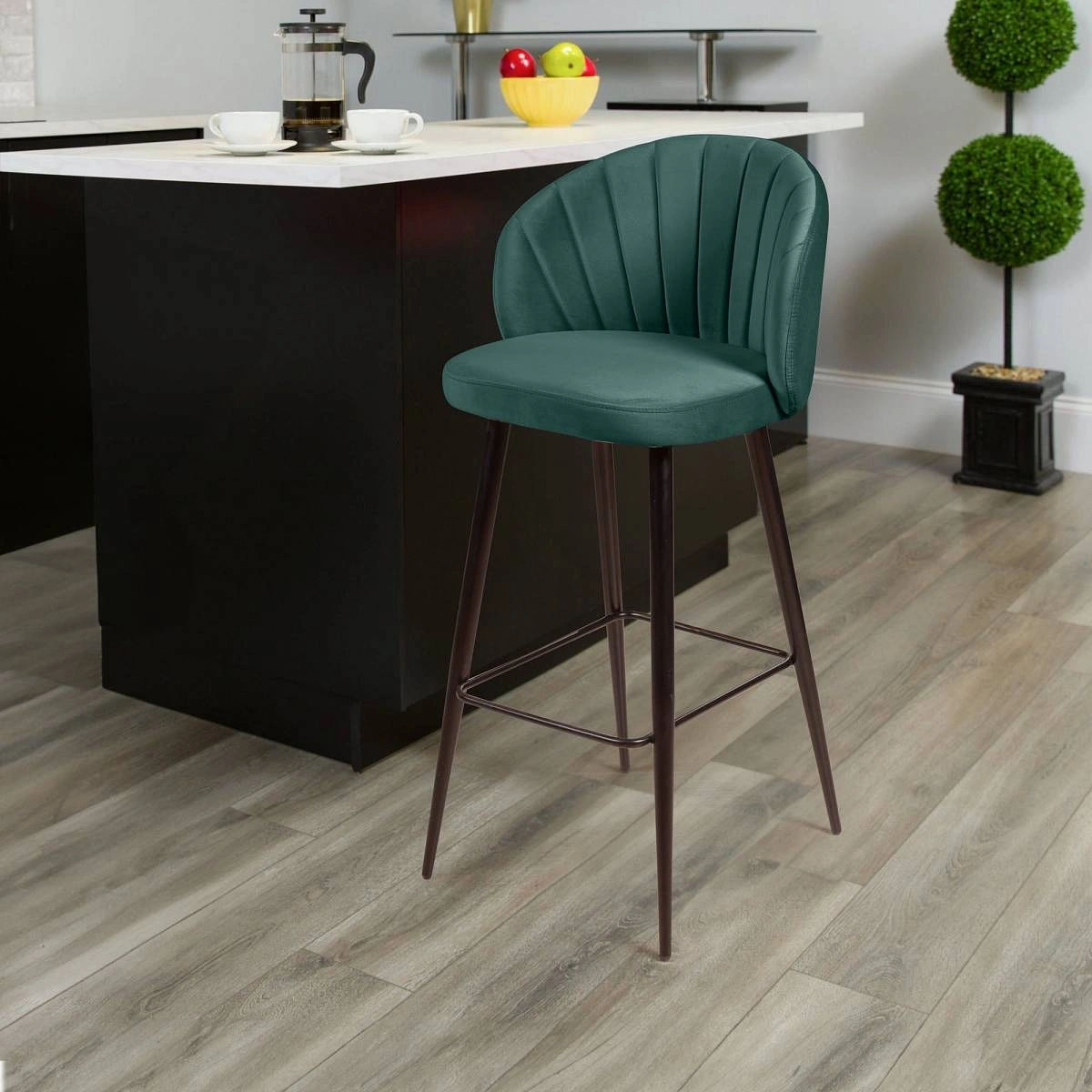 Стул барный Mont Blanc, бархат изумрудный 87 / черный конус изображение Стул барный Mont Blanc, бархат изумрудный 87 / черный конус фото