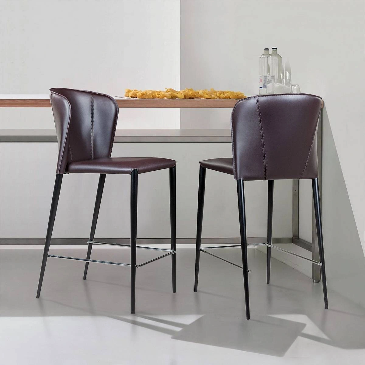 Стул полубарный Albert, кожа коричневый изображение Стул полубарный Albert, кожа коричневый фото