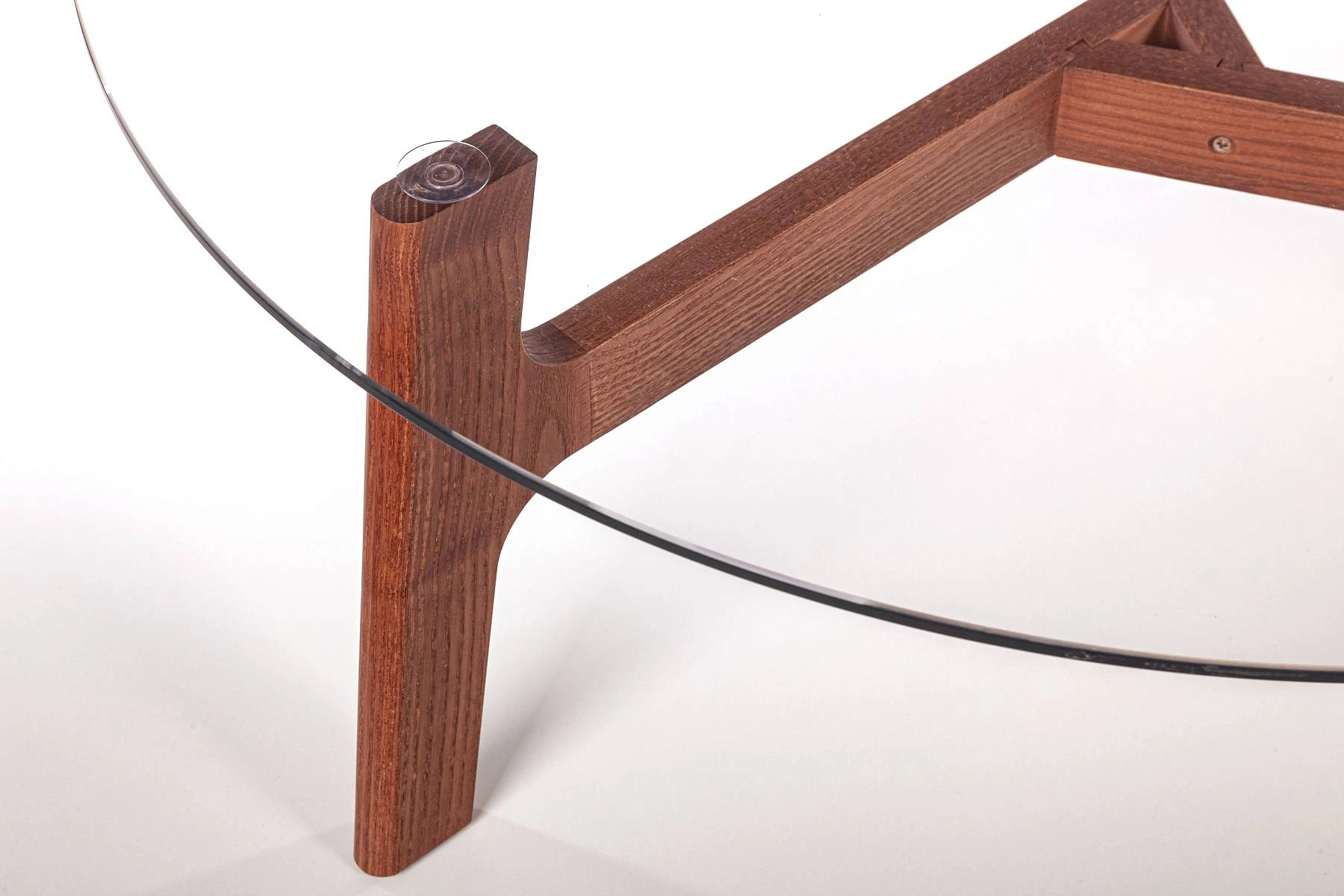 Журнальный столик Woddy D900 массив + стекло / опоры миндаль изображение Журнальный столик Woddy D900 массив + стекло / опоры миндаль фото