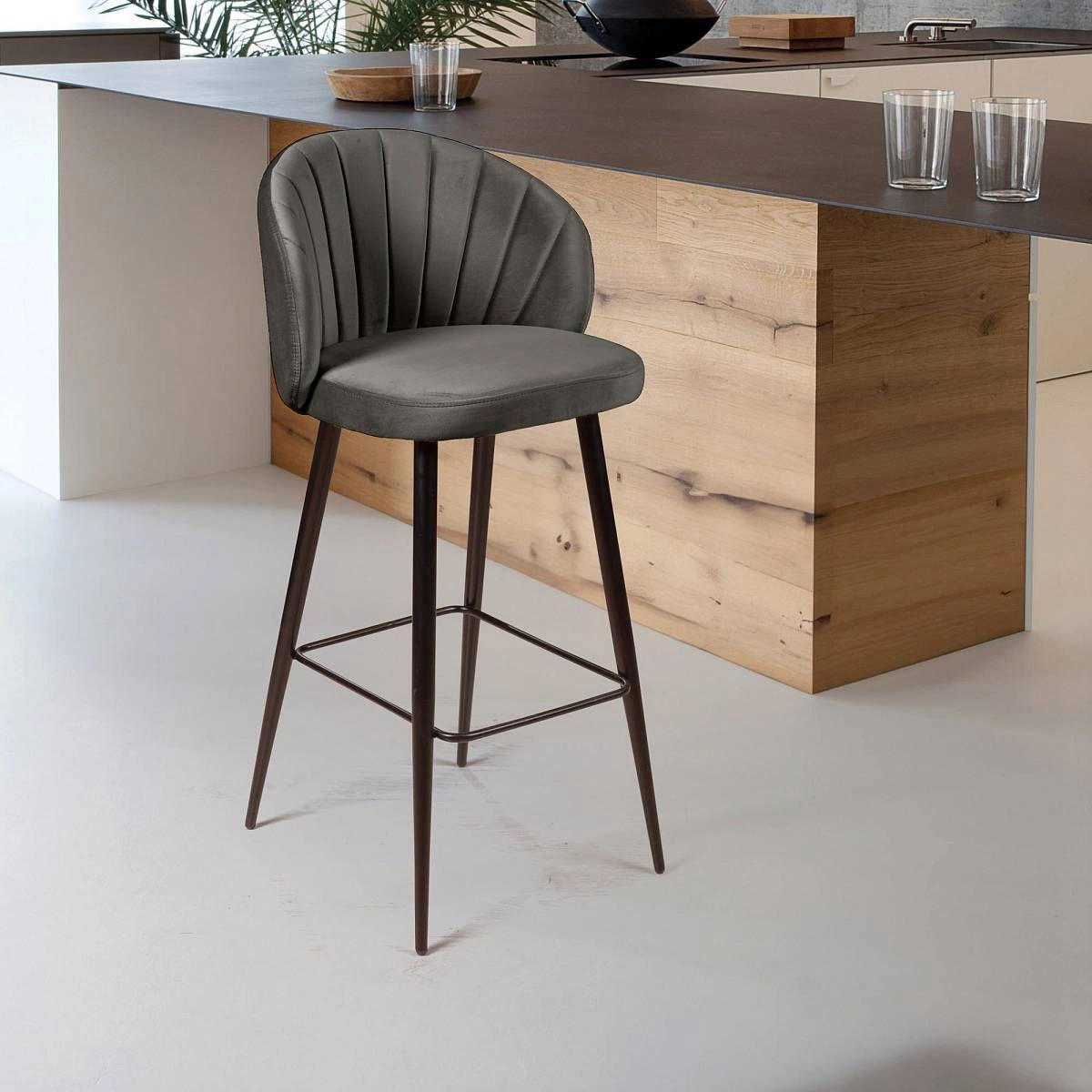 Стул барный Mont Blanc, бархат антрацит 14 / черный конус изображение Стул барный Mont Blanc, бархат антрацит 14 / черный конус фото