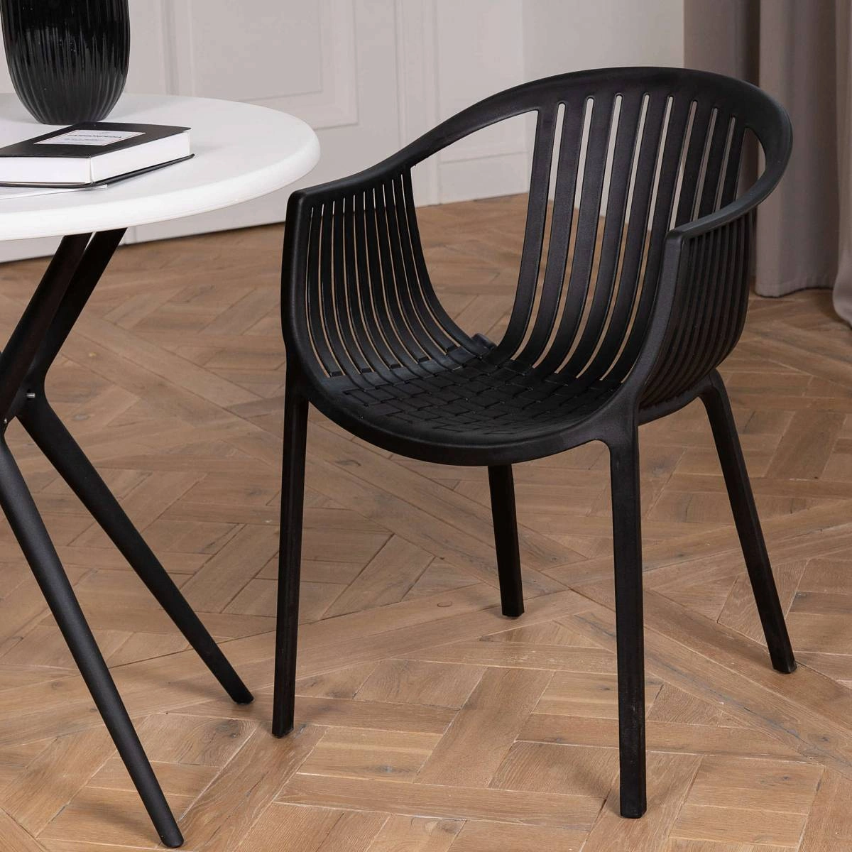 Стул с подлокотниками EPOS, (комплект 4 шт), пластик черный изображение Стул с подлокотниками EPOS, (комплект 4 шт), пластик черный фото